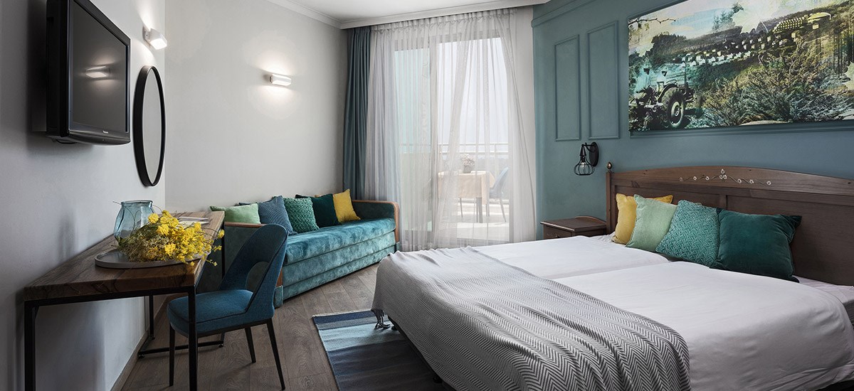 חדר סופיריור עם מרפסת | מלון ניר עציון