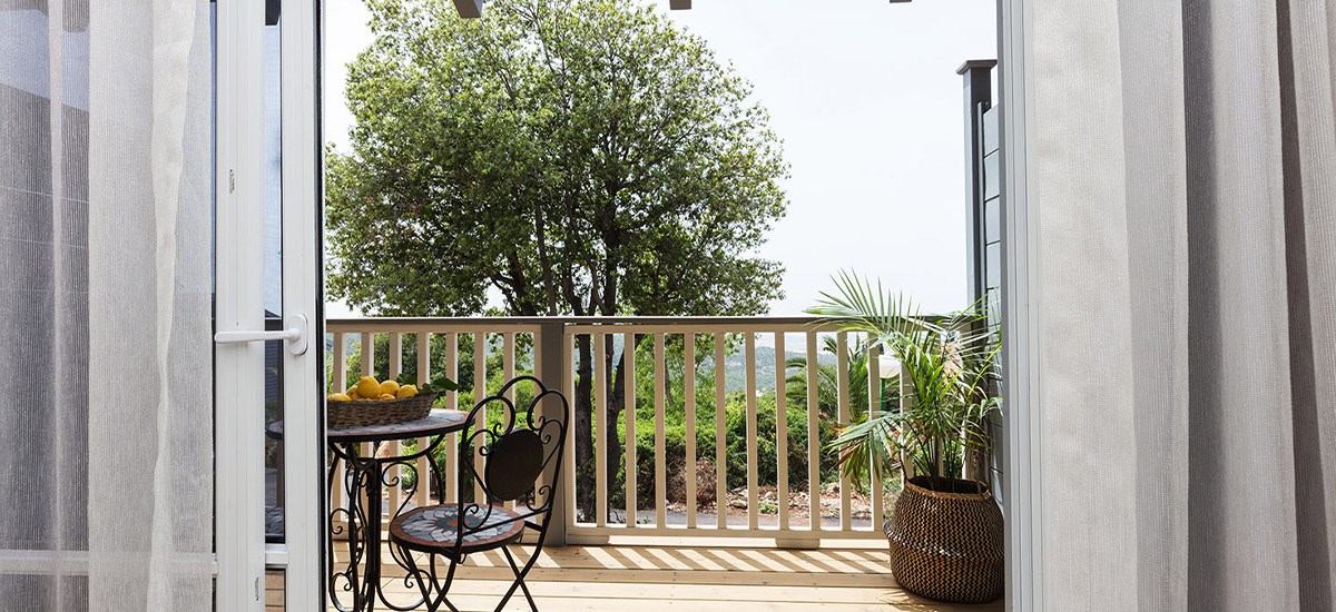 סופיריור גארדן עם מרפסת דק | מלון ניר עציון